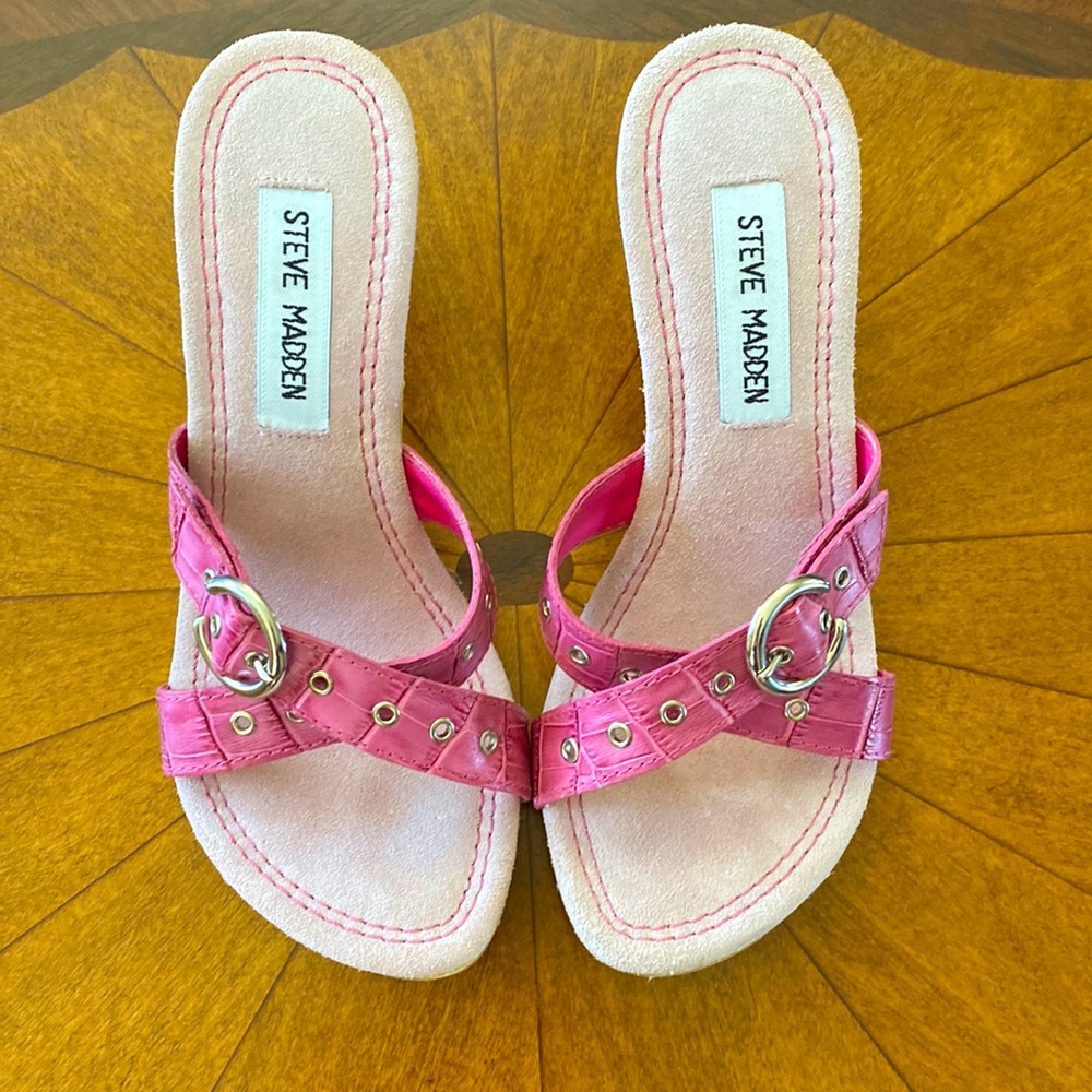 Steve Madden “Peter” Sandals Pink Alligator straps